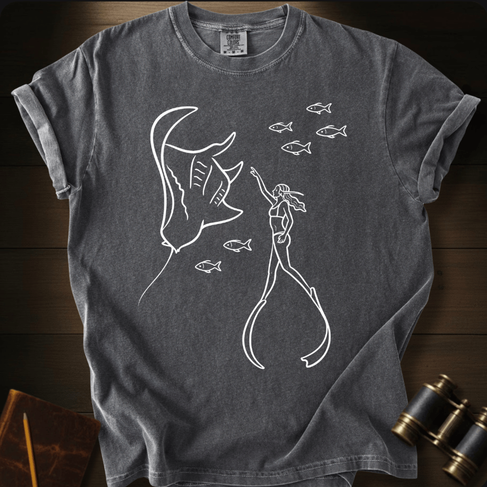 She Moves With the Sea T-shirt